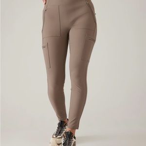 New with tag. Athleta “ Headlands Hybrid Cargo” pants for women.
